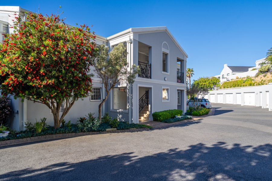 2 Bedroom Property for Sale in Vredehoek Western Cape